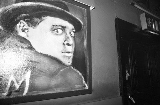 Peinture murale de « M le maudit » dans le café dansant LiBella.
